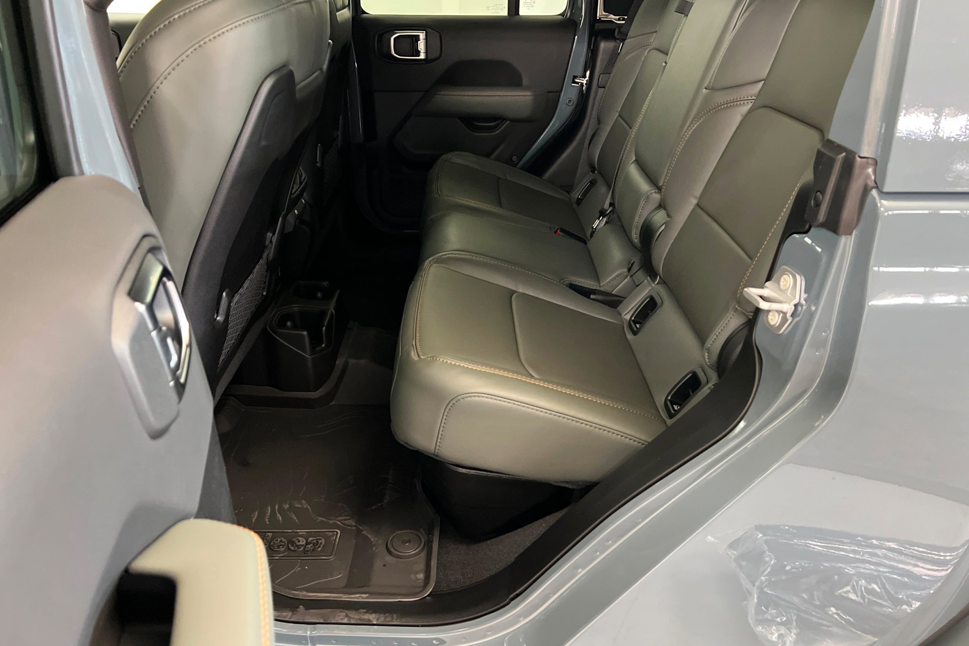New 2026 Anvil Clear-Coat Exterior Paint Jeep Mojave X image 22