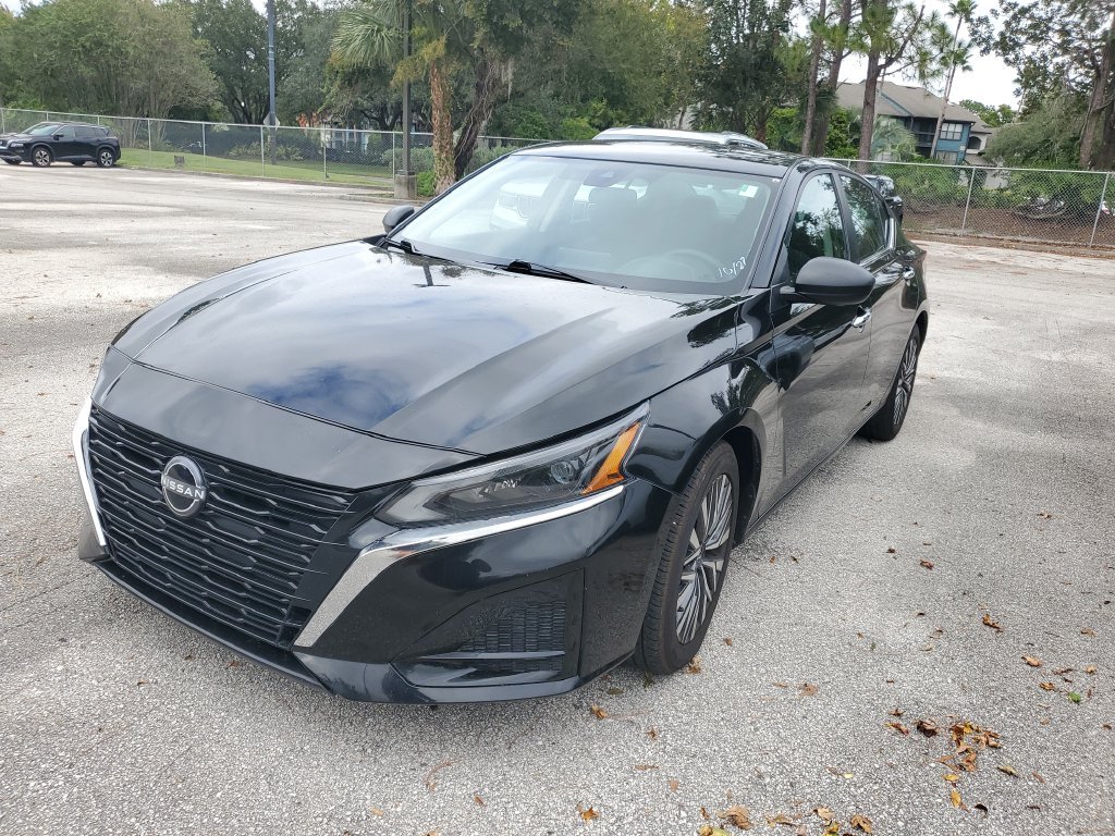 Used 2025 Black Nissan 2.5 SV image 3