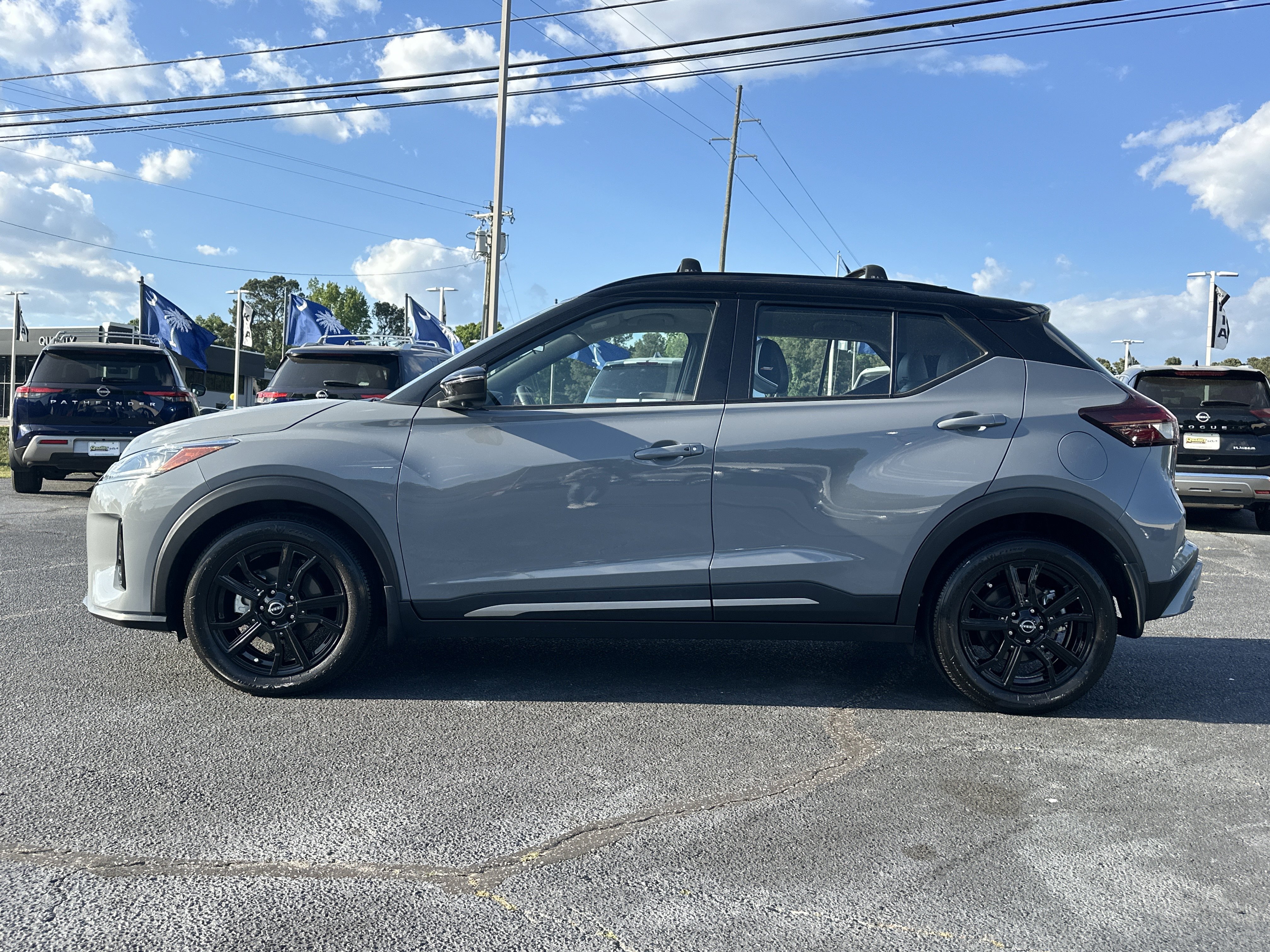 Used 2023 Gray/Super Black Nissan SR image 5