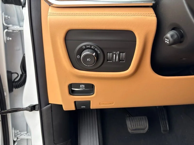 New 2026 Bright White Clear-Coat Exterior Paint Jeep Summit image 30