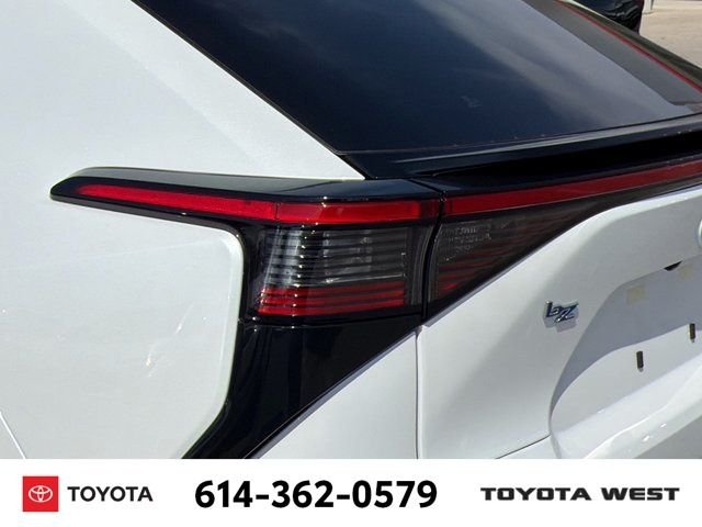 New 2026 Wind Chill Pearl Toyota XLE image 13