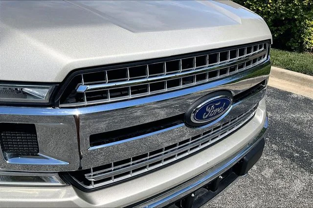 Used 2018 White Gold Ford Lariat image 31