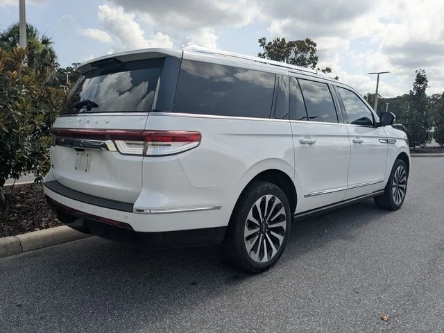 Used 2023 White Metallic Lincoln Reserve image 4