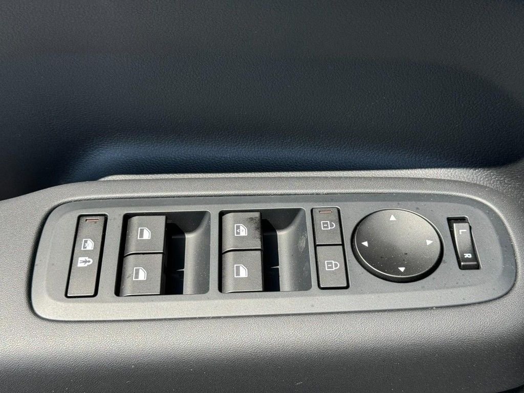 2025 Hyundai Santa Fe SE - Photo 12
