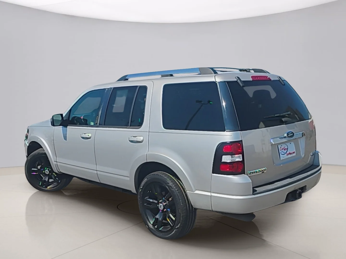 Used 2010 Silver Ford LIMITED image 3