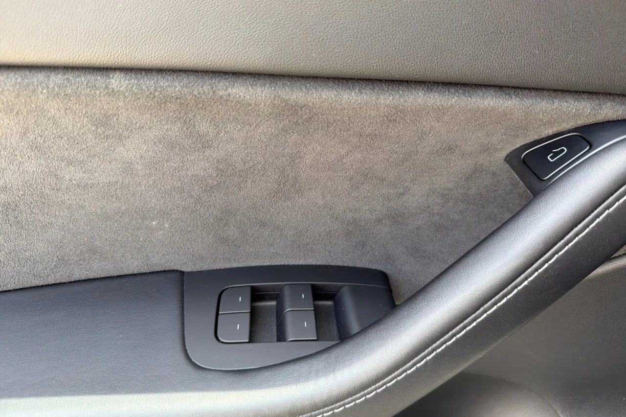 Used 2021 ARCTIC WHITE Tesla Performance image 10