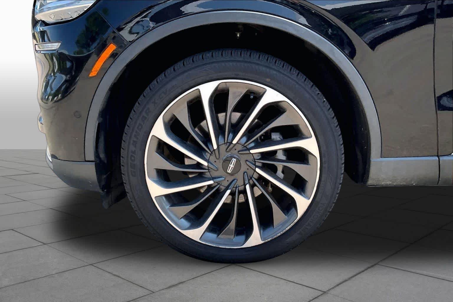 Used 2020 Infinite Black Lincoln Reserve image 11