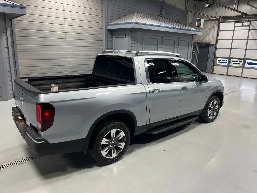 Certified Used 2017 Lunar Silver Metallic Honda RTL-E image 9