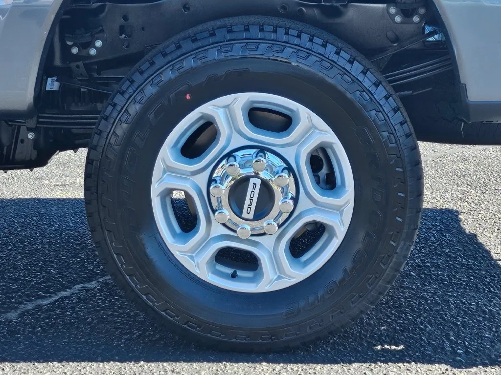 New 2027 Gray Ford XLT image 14