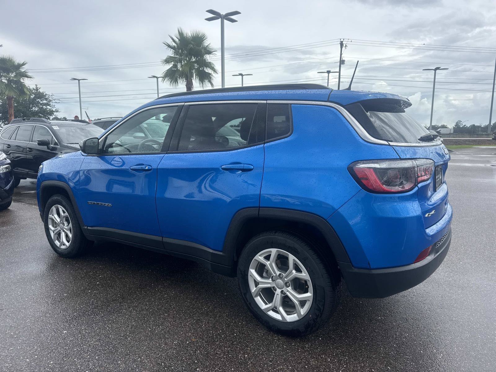Used 2024 Blue Jeep Latitude image 7