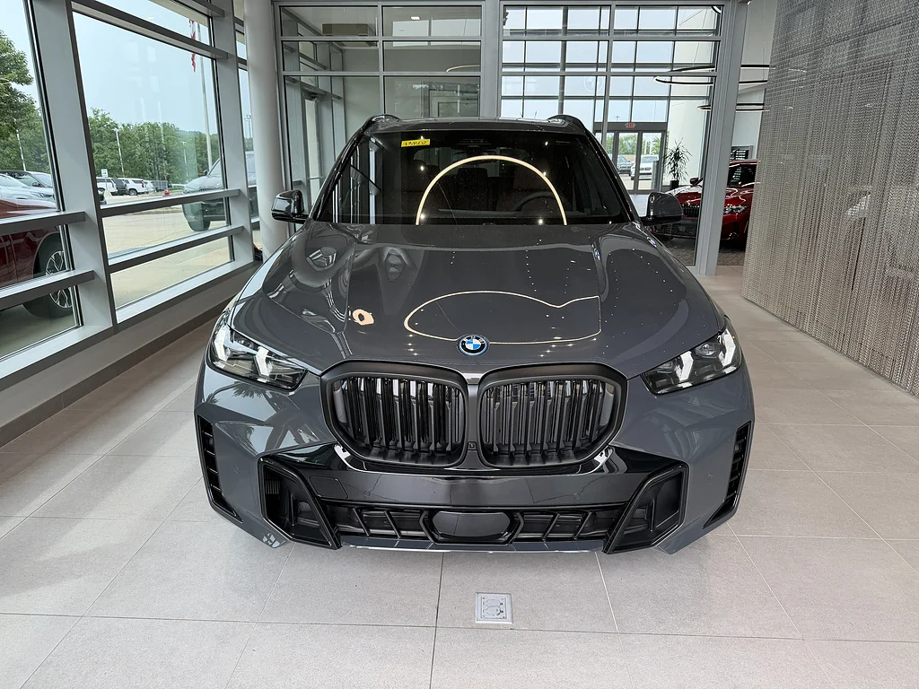 New 2026 Dravit Grey Metallic BMW xDrive50e image 2