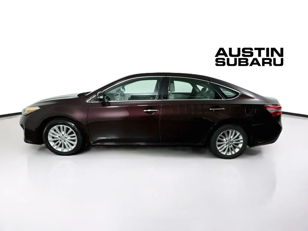 Used 2013 Red Toyota XLE Touring image 4