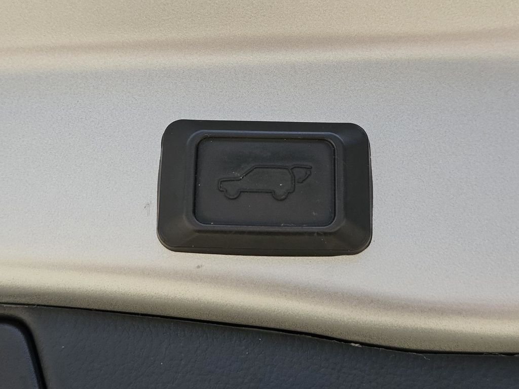 Used 2023 Silver Toyota XLE Premium image 44
