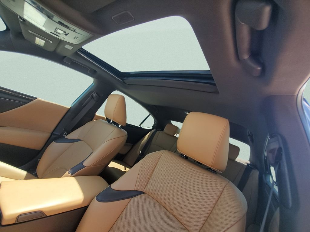 Used 2021 Black Lexus 350 image 16