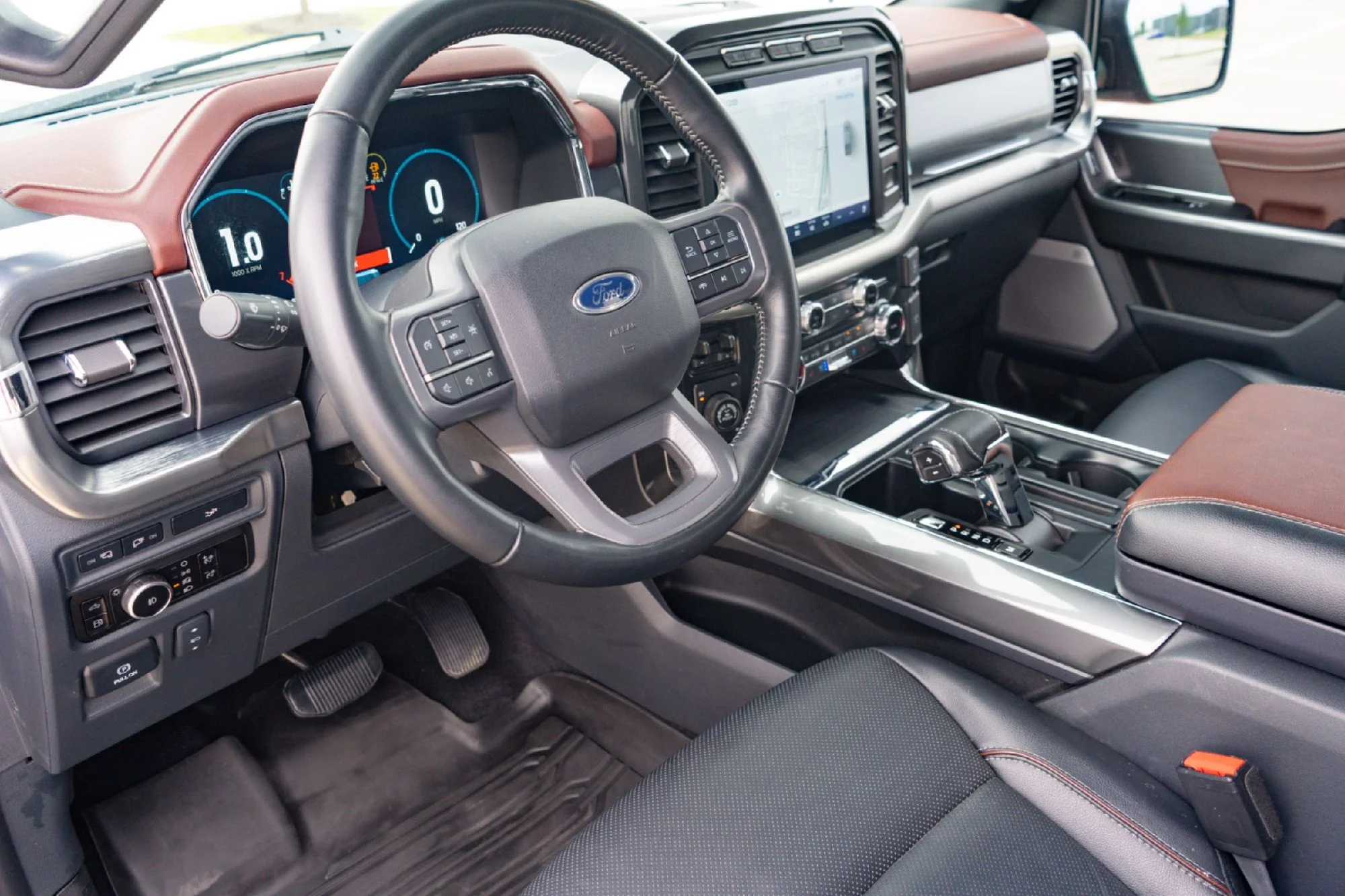 Used 2023 Gray Ford Lariat image 7