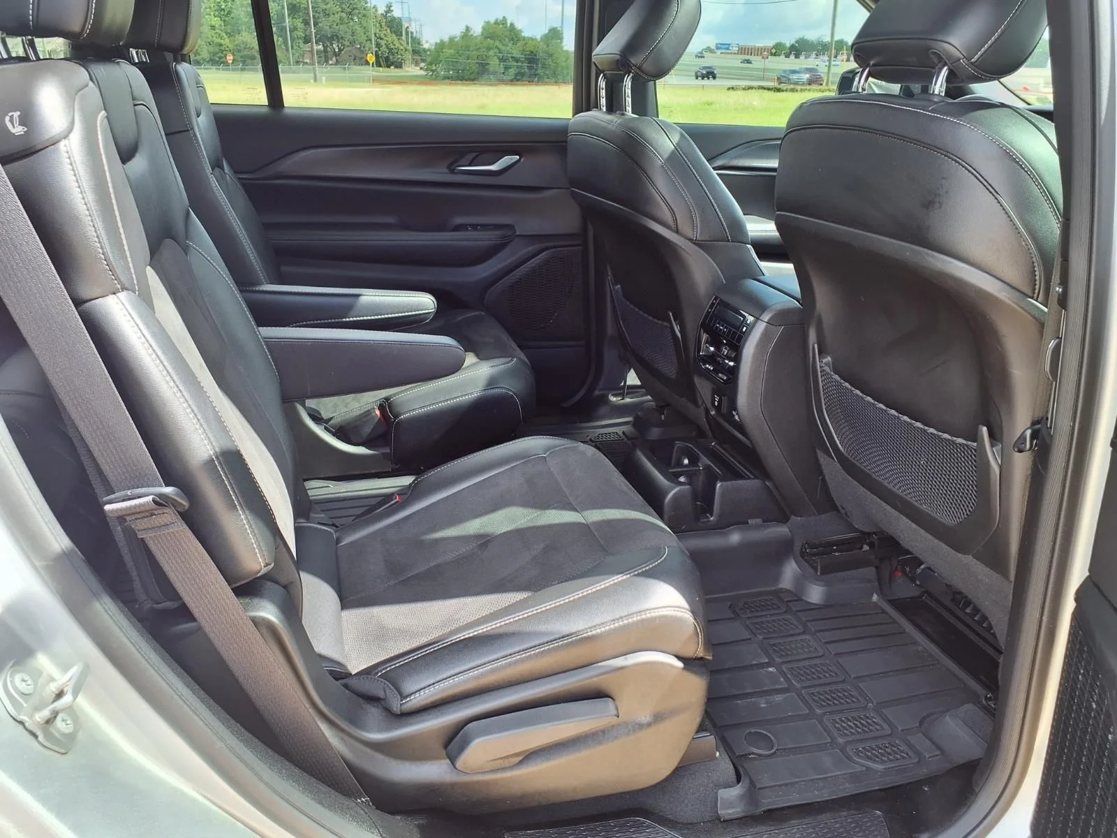 Used 2023 Silver Jeep Altitude image 21