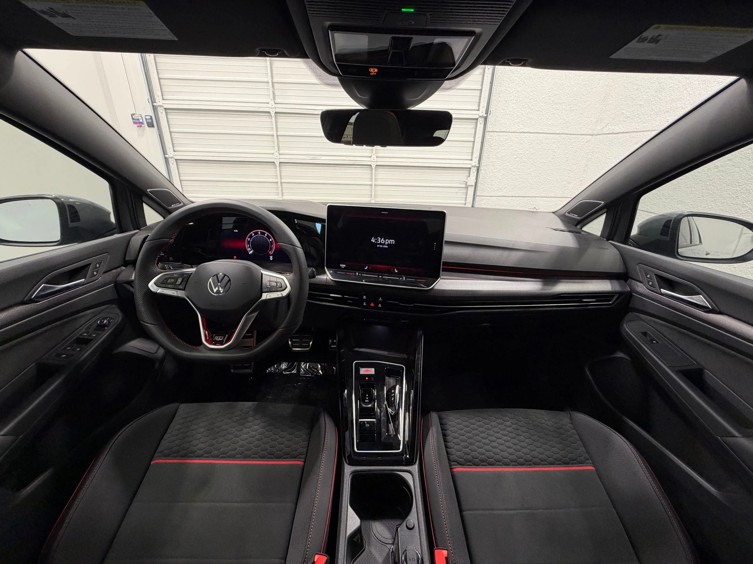2025 Volkswagen Golf GTI SE - Photo 30