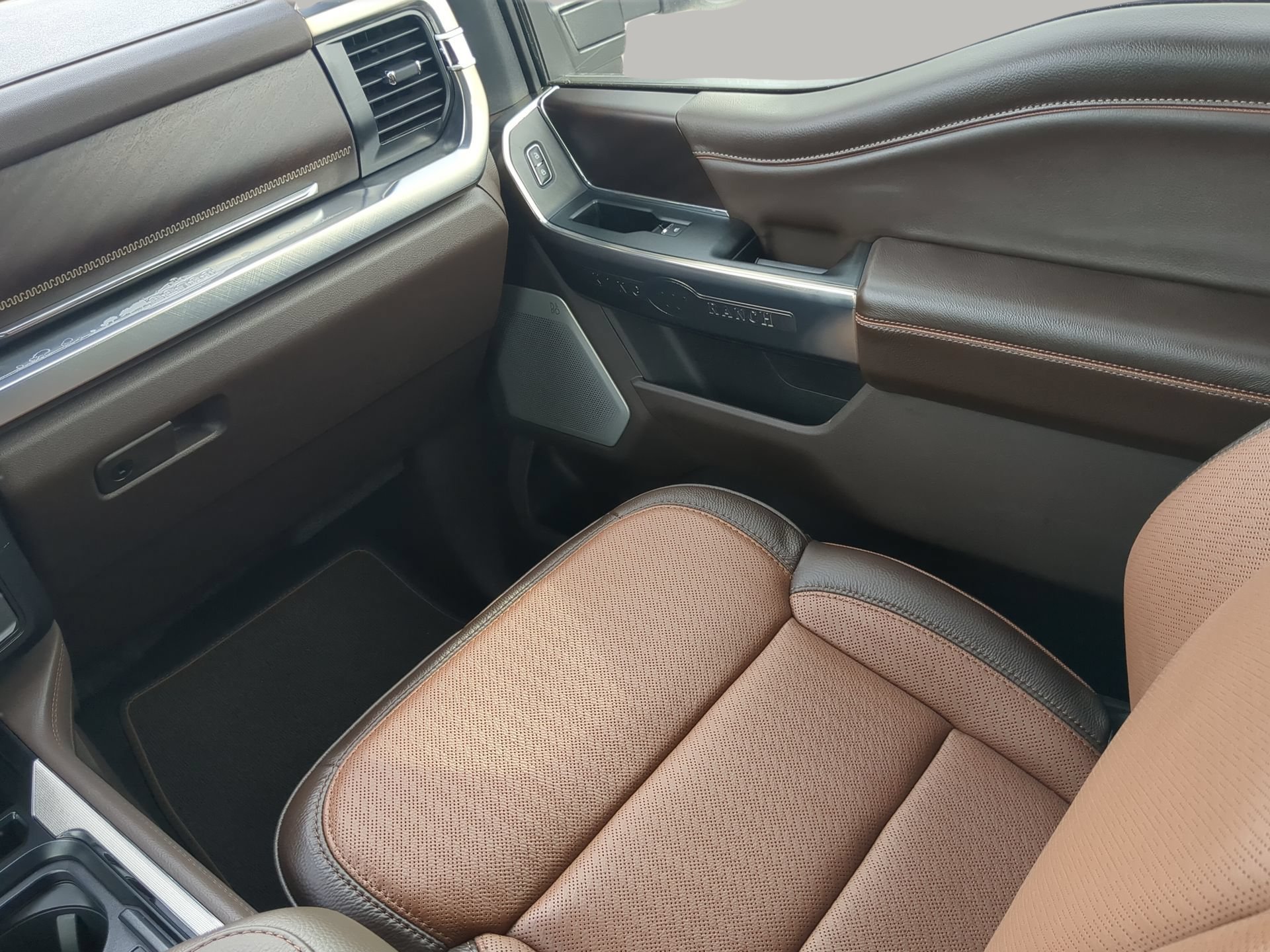 New 2026 Star White Metallic Tri-Coat Ford F-250® King Ranch® image 50