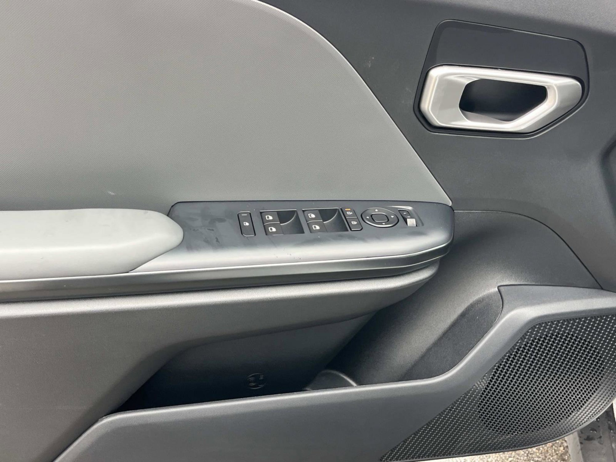 New 2025 Snow White Pearl Kia LXS image 20