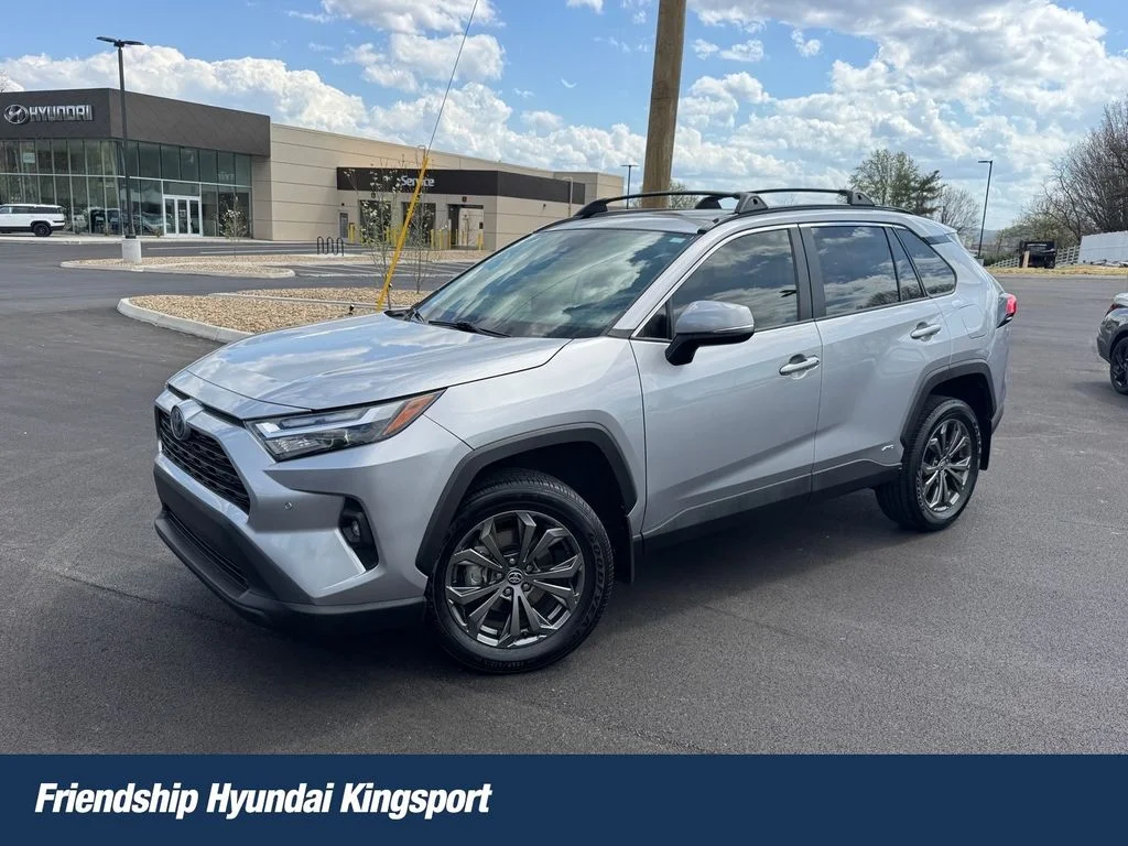 Used 2024 Silver Toyota XLE Premium image 1