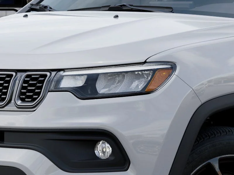New 2026 White Jeep Latitude image 9