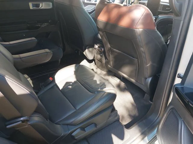 Used 2022 Silver Ford Platinum image 11