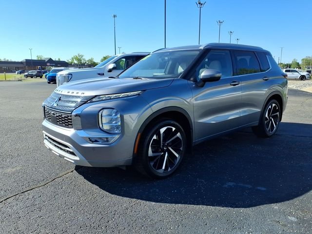 Used 2022  Mitsubishi SEL image 3