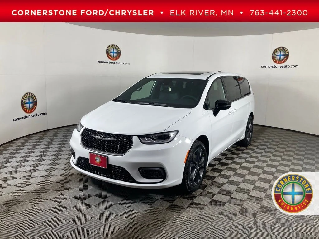 2026 Chrysler Pacifica Select AWD's photo
