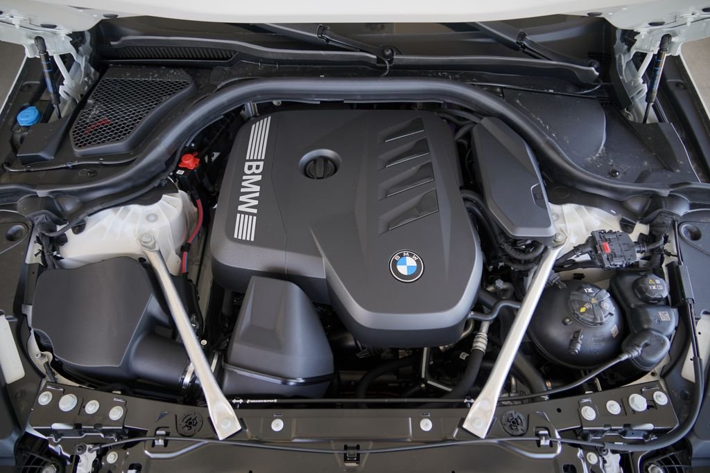 New 2027 Alpine White BMW 530i xDrive image 23