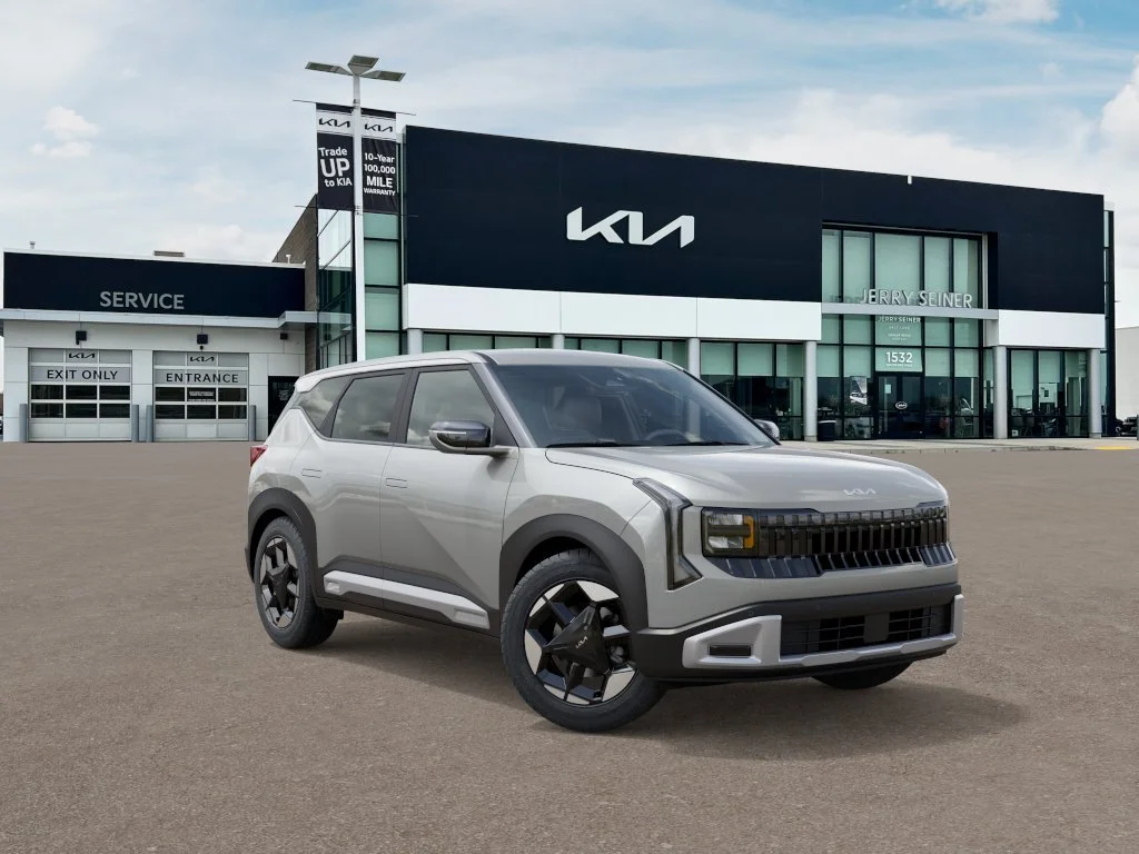 New 2027 Ivory Silver Kia S image 8