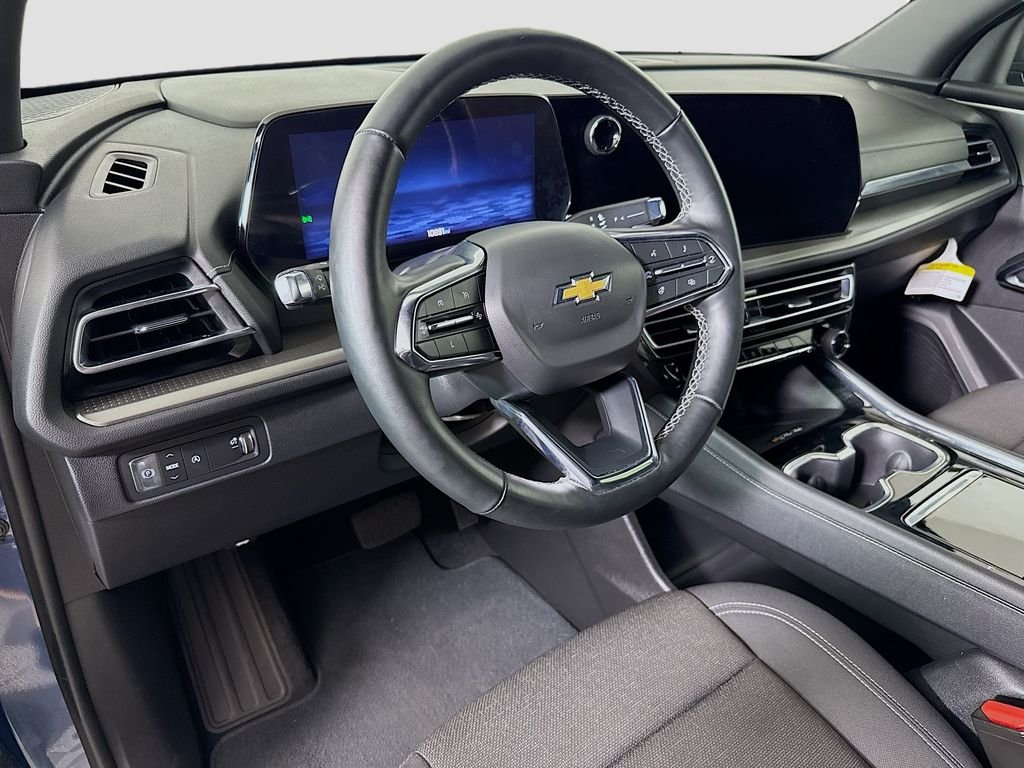 Used 2024 Lakeshore Blue Metallic Chevrolet LT image 9