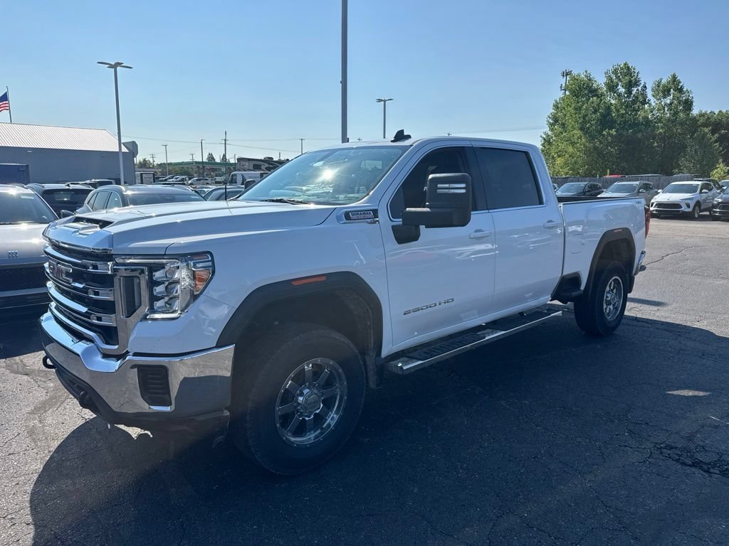 Used 2023 SUMMIT WHITE GMC SLE image 3