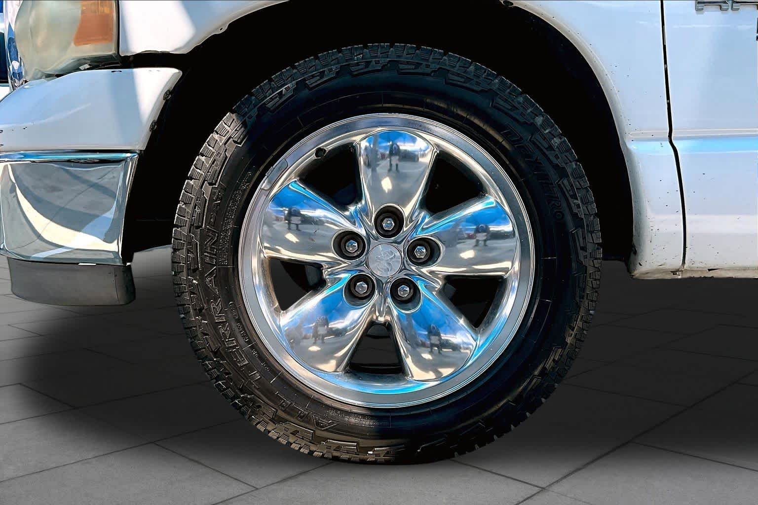 Used 2003 Bright White Dodge SLT image 10
