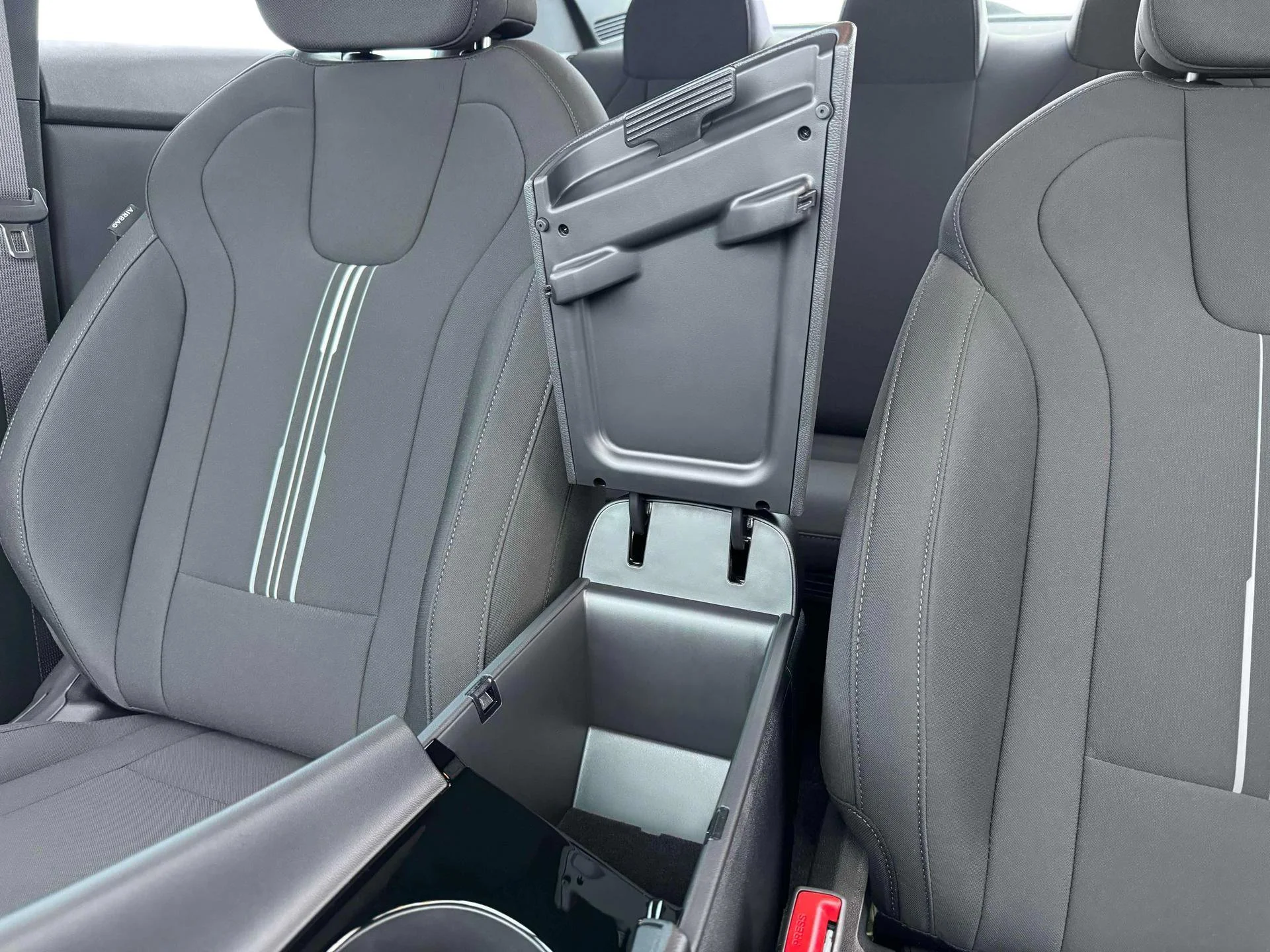 New 2025 White Hyundai SEL Sport image 18