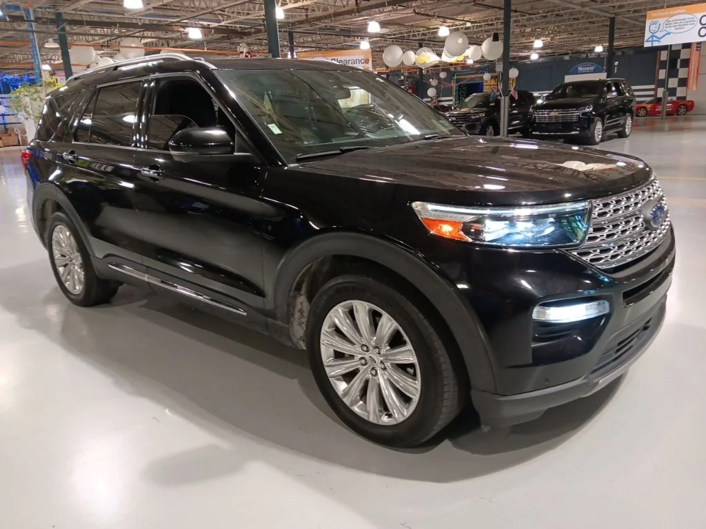 Used 2020 Black Metallic Ford Limited image 4
