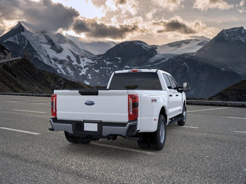 New 2026 Oxford White Ford XLT image 8
