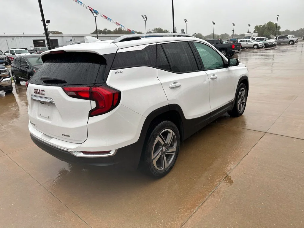 Used 2020 White GMC SLT image 31