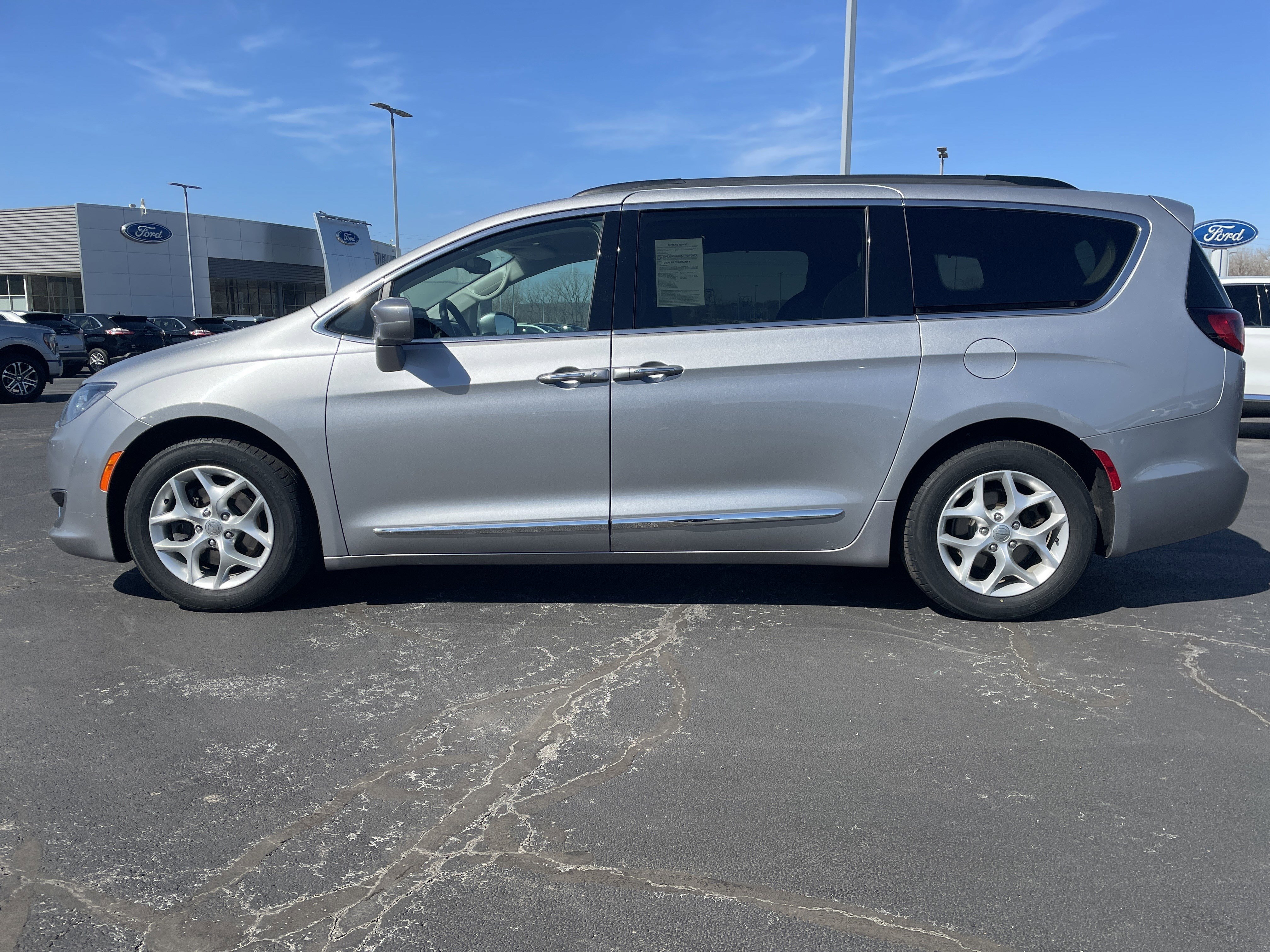 Used 2017 Chrysler Pacifica Touring-L with VIN 2C4RC1BG2HR777098 for sale in East Peoria, IL