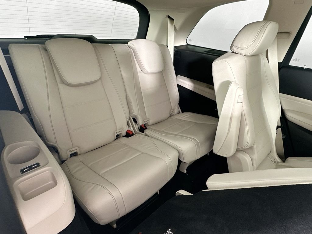 New 2026 MANUFAKTUR Moonlight White Metallic Mercedes-Benz GLS 450 image 29