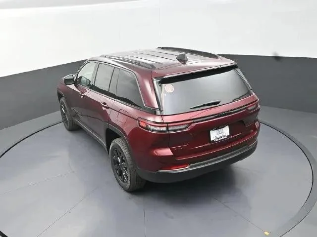New 2026 Velvet Red Pearl-Coat Exterior Paint Jeep Laredo image 14