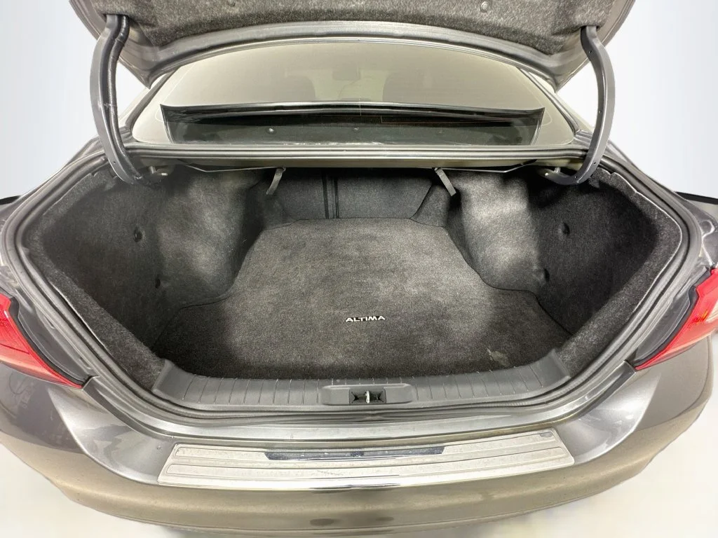 Used 2017 Gray Nissan 2.5 SL image 32