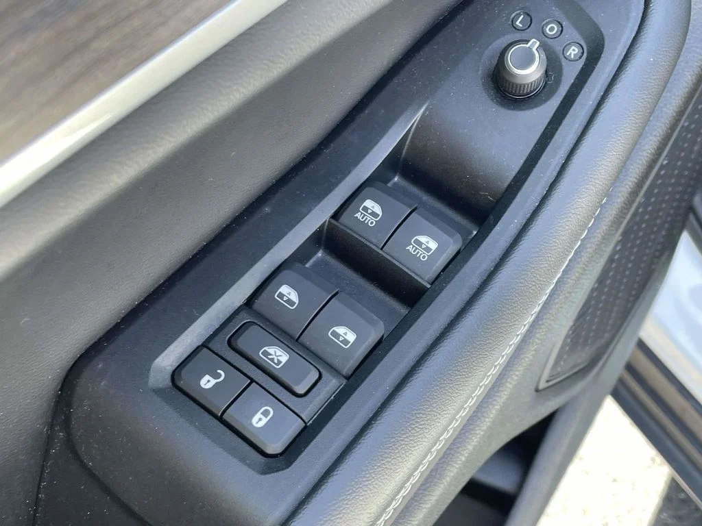 Used 2023 White Jeep Limited image 22