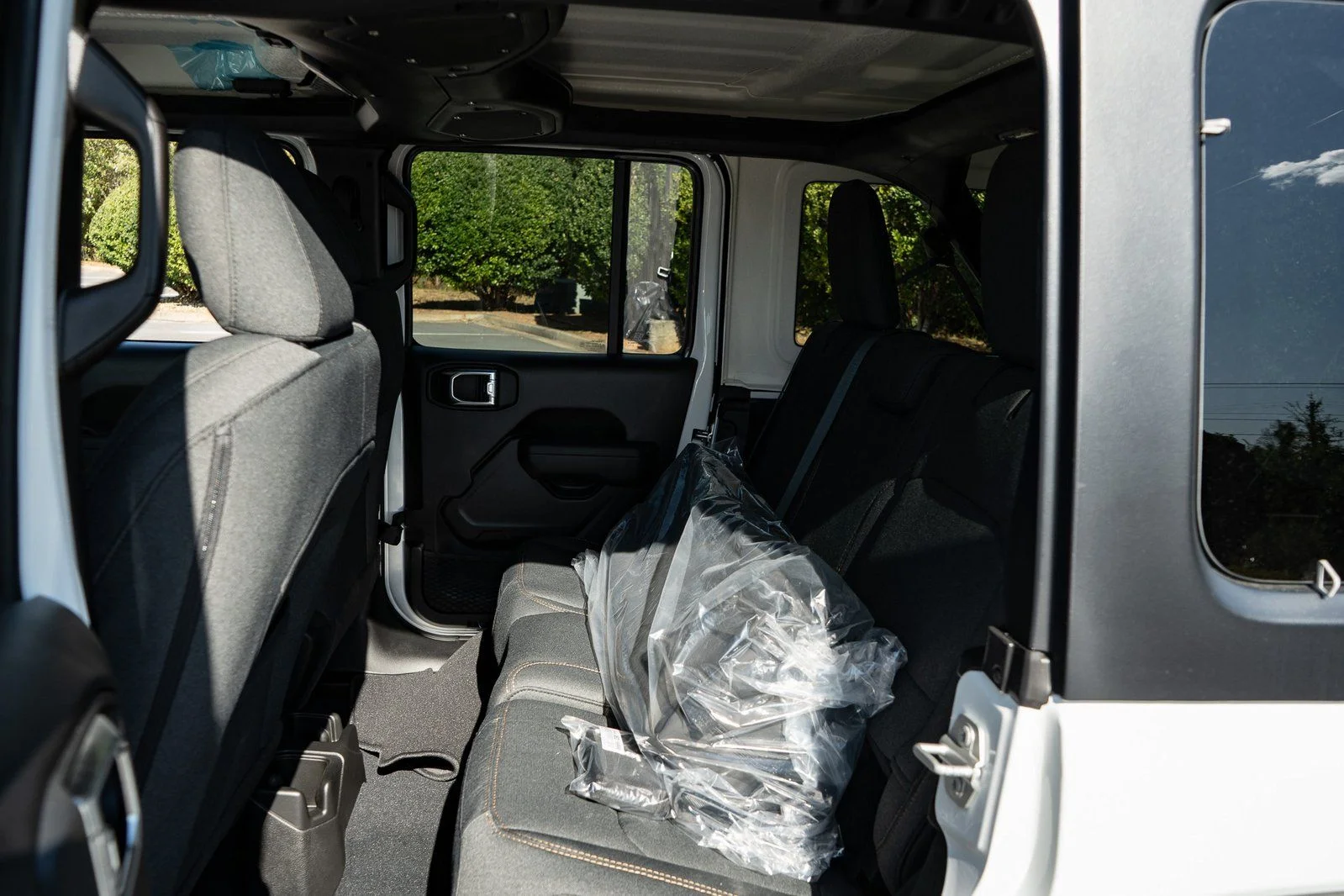 New 2026 Bright White Clear-Coat Exterior Paint Jeep Sport S image 18