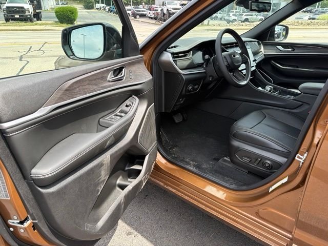 New 2026 Copper Shino Metallic Clear-Coat Exterior Paint Jeep Limited Reserve image 12