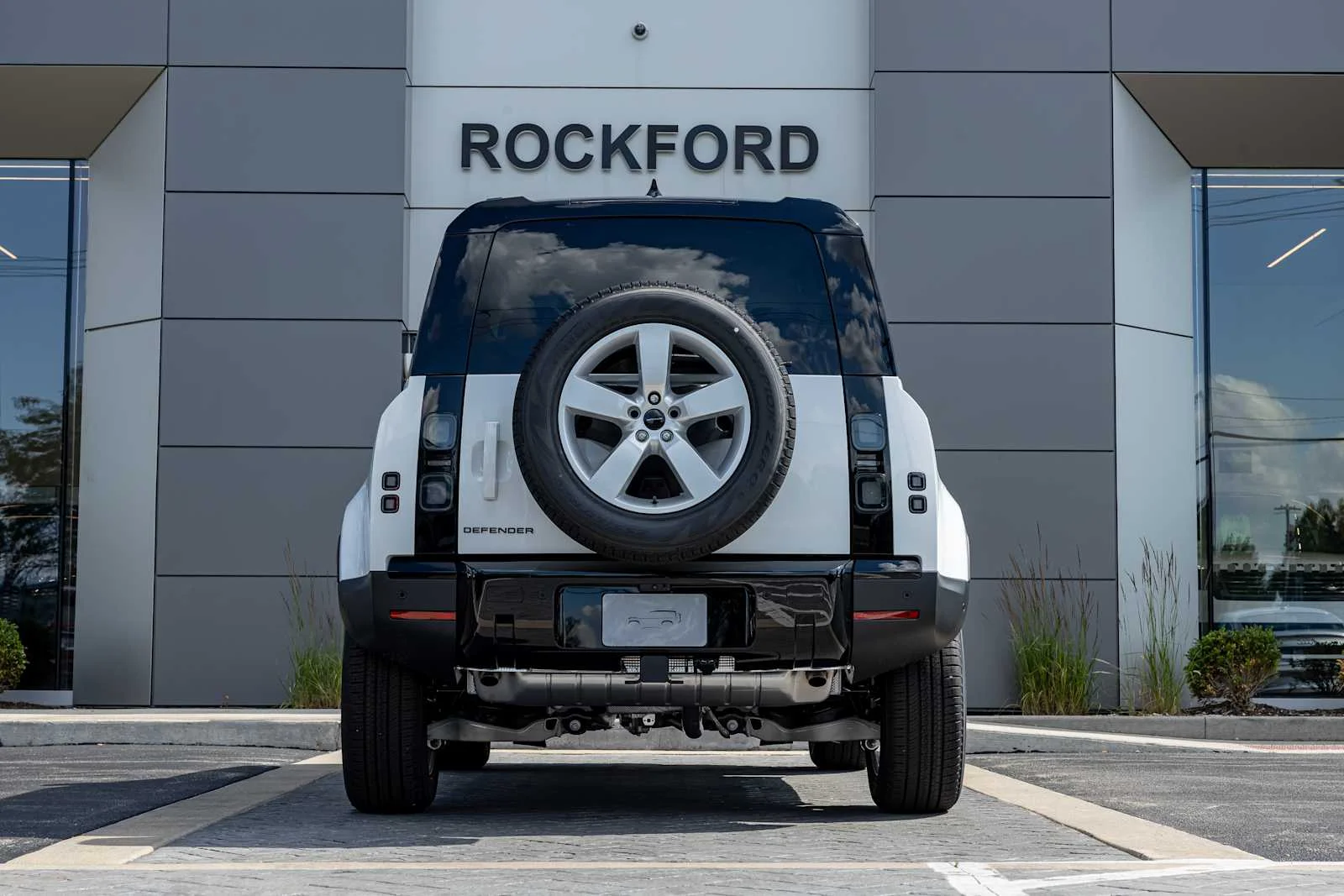 New 2026 Fuji White Land Rover S image 7