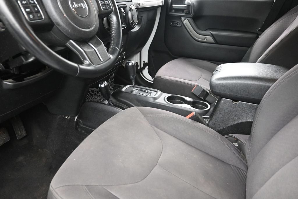 Used 2014 White Jeep Unlimited Sport image 16