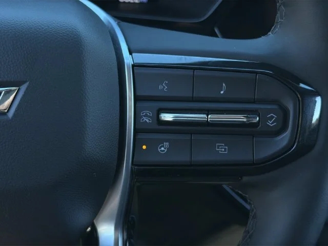 Used 2025 White Chevrolet ZR2 image 31