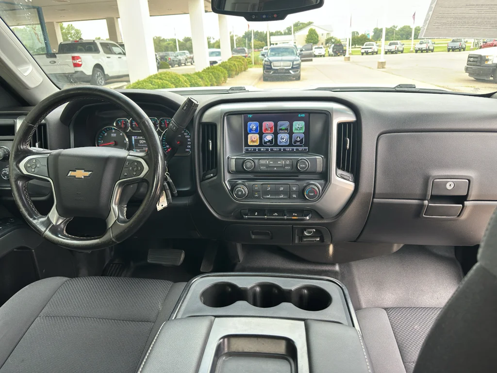 Used 2018 Summit White Chevrolet LT image 19