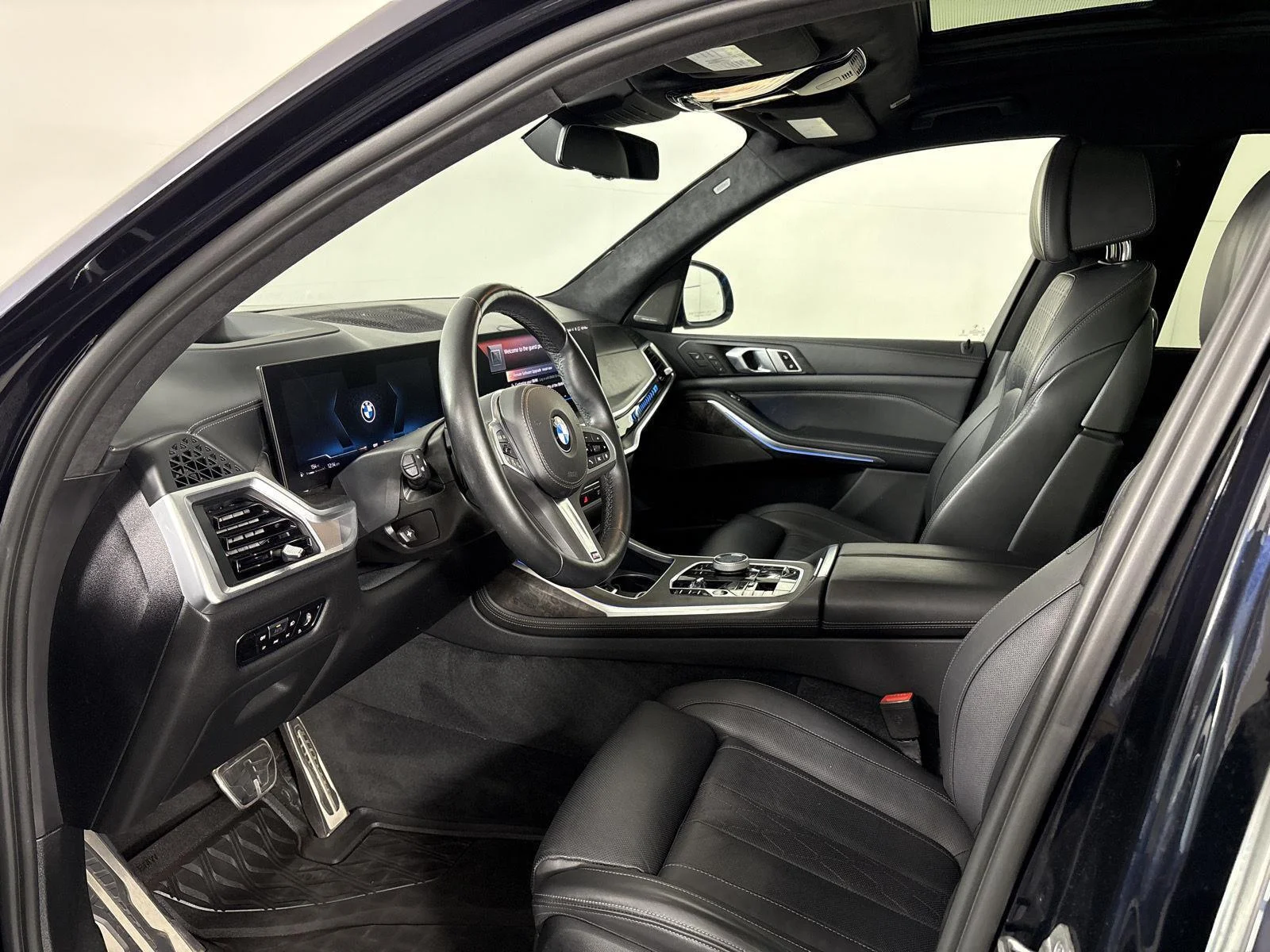 Used 2023 Carbon Black Metallic BMW xDrive40i image 5