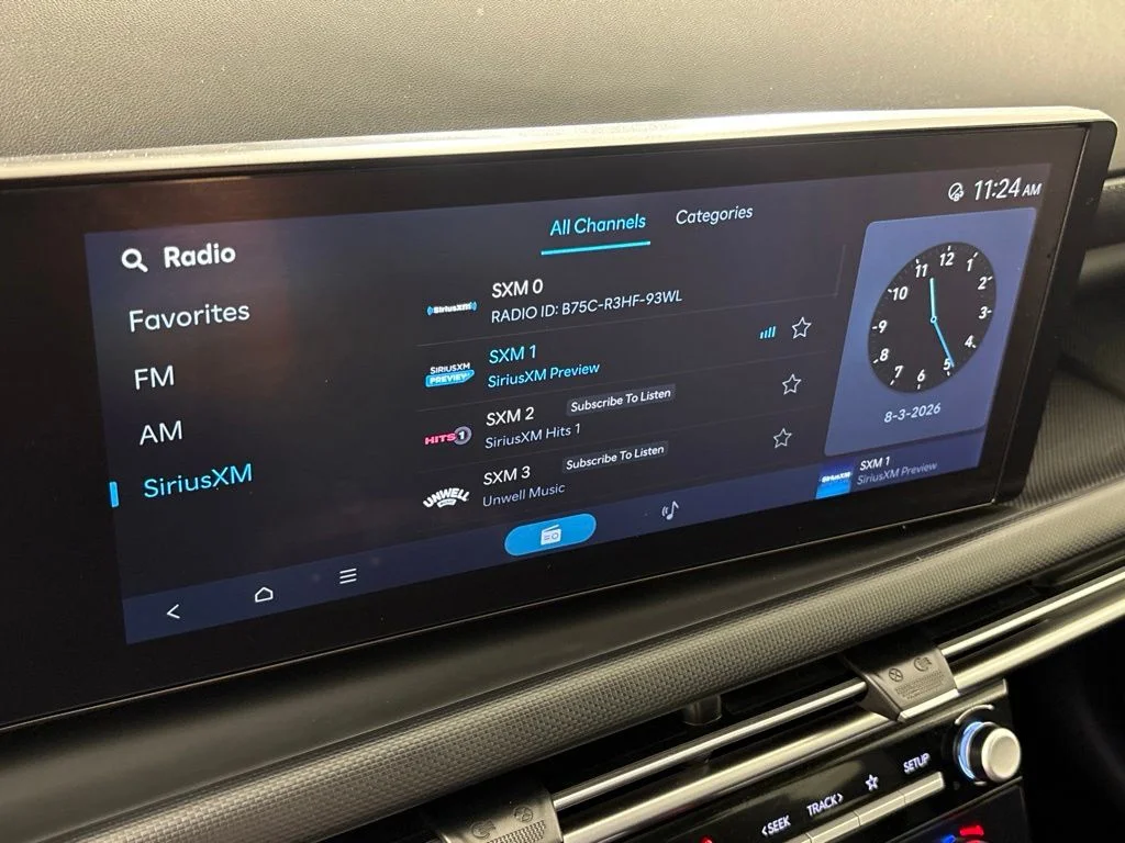 Used 2025 Silver Hyundai SEL image 37